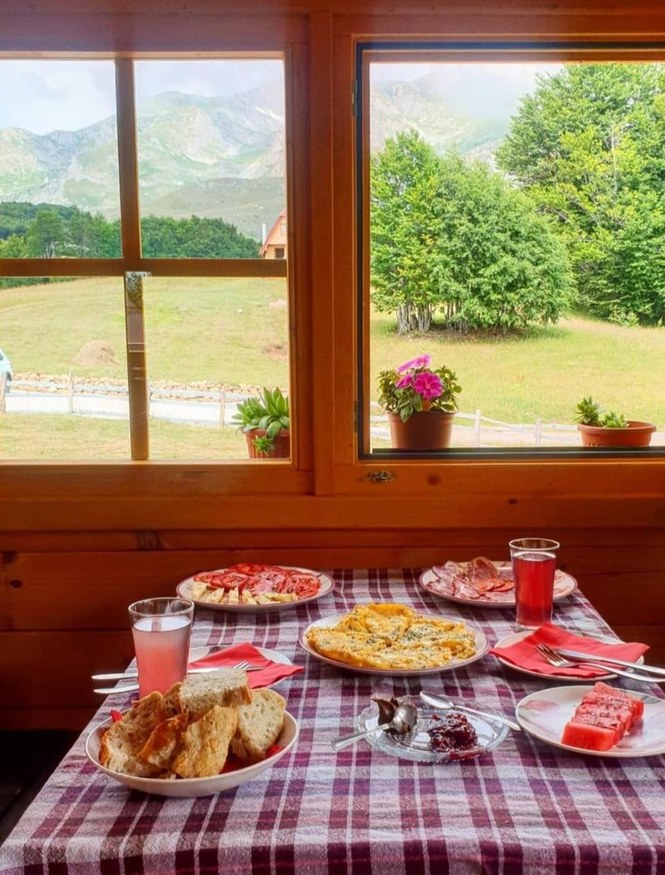 Maple bungalows Campground/ 
RV Resort in Montenegro