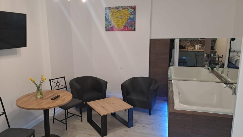 TV and multimedia, Living room, Seating area