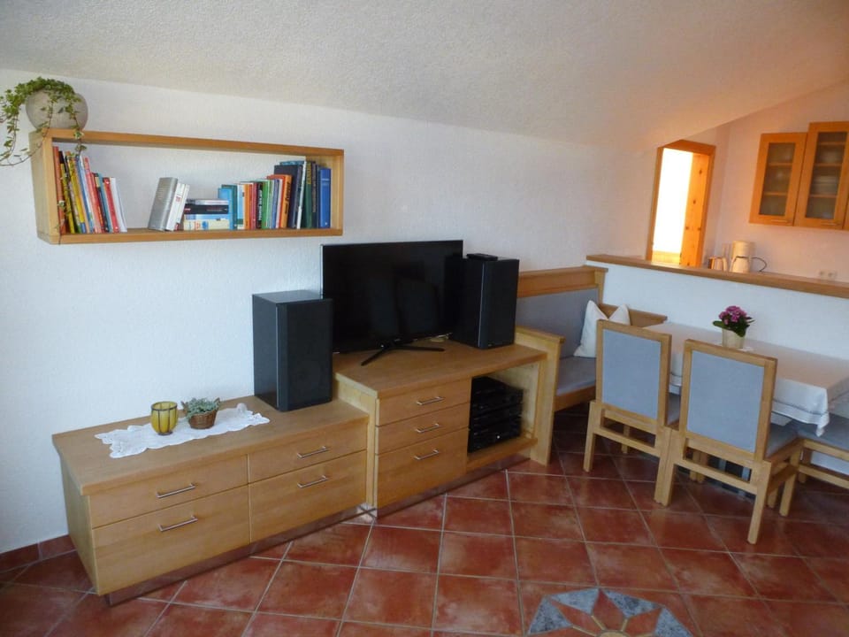 TV and multimedia, Dining area