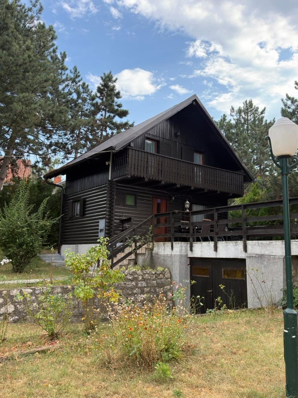 Dedinski Raj House in Serbia