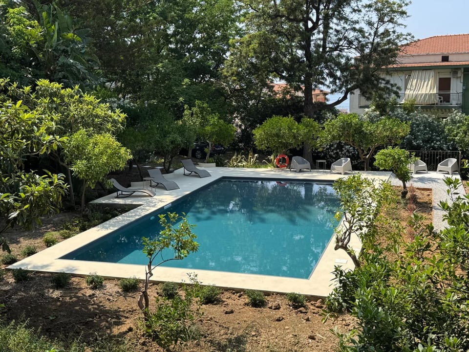 Spring, Day, Garden, Garden view, Pool view, Swimming pool, sunbed