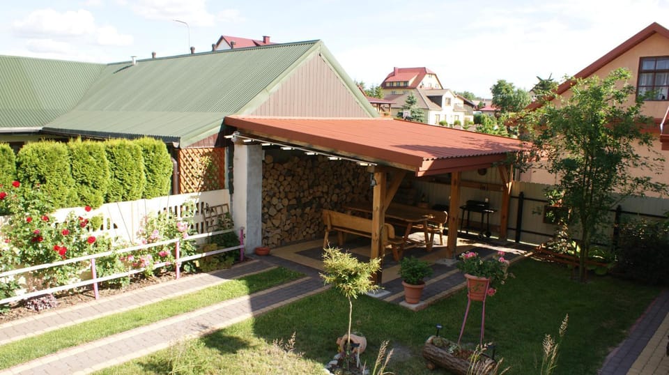 Noclegi Pod Różą Vacation rental in Lviv Oblast