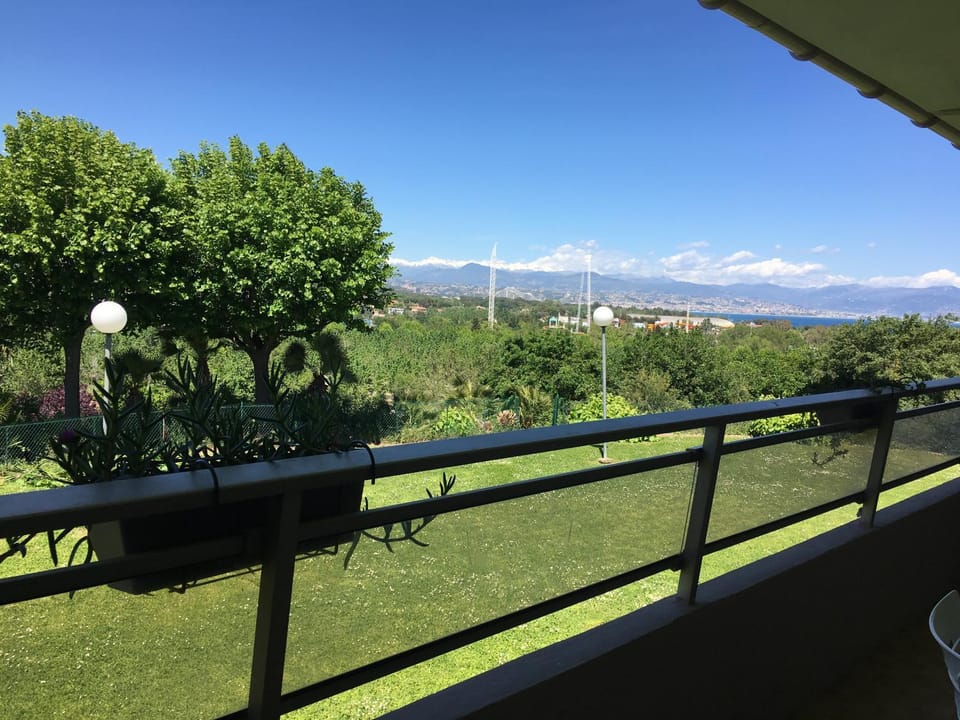 ZenGarden Pool,3bedrooms,lit bébé Beach800m,box&wifi Apartment in Antibes