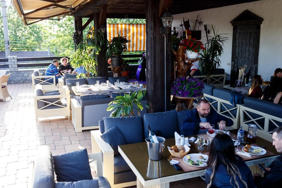 Restaurant/places to eat, Day, Food and drinks, Banquet/Function facilities