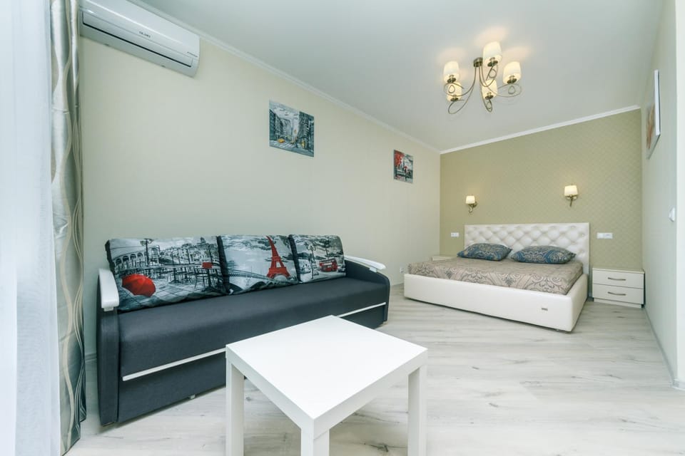 Bed, TV and multimedia, Living room, Photo of the whole room, Seating area, Bedroom, air conditioner, air conditioner