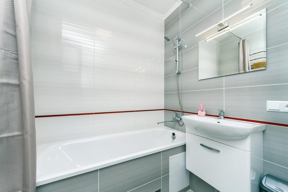 Shower, Bathroom, Bath, hair dryier, towels, towels, washing machine, washing machine