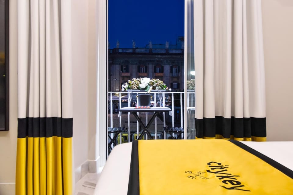 Bed, Night, Balcony/Terrace, Bedroom, City view, Alcoholic drinks