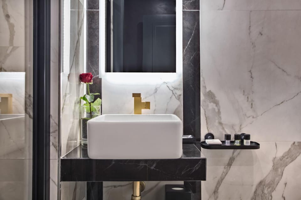 Shower, Toilet, Bathroom, Decorative detail