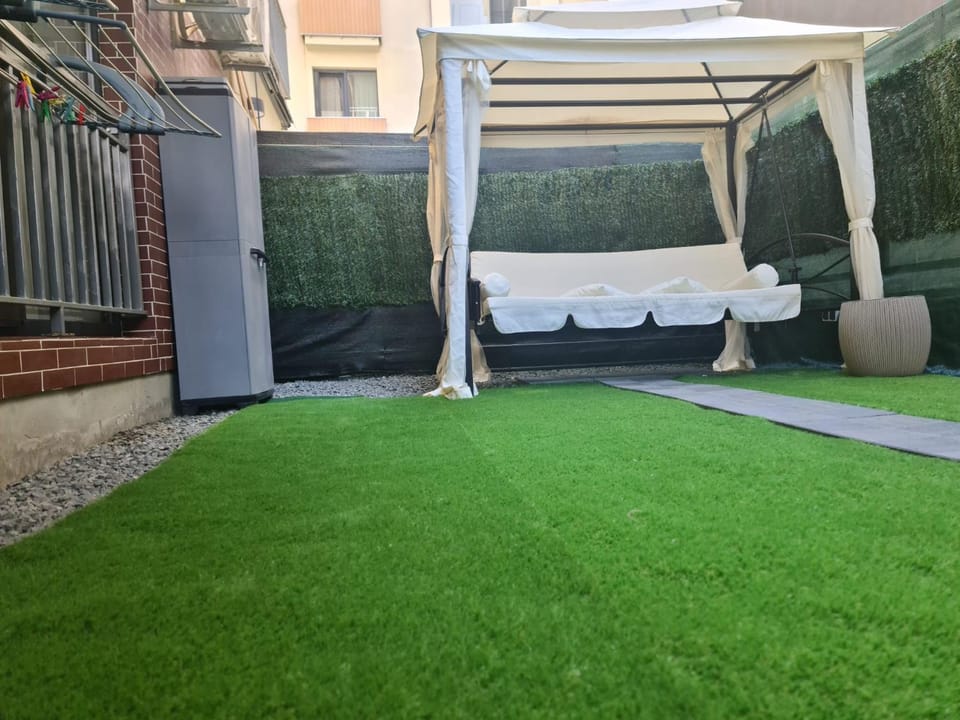 Property building, Patio, Day, Garden, Balcony/Terrace, Garden view, Inner courtyard view