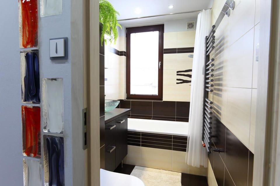 Shower, Toilet, Bathroom, Bath, towels