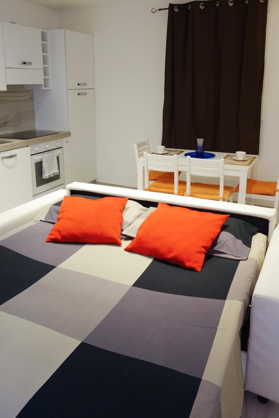 Bed, Kitchen or kitchenette, Living room, Dining area, oven, stove