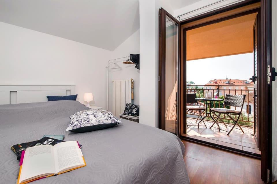 Balcony/Terrace, Photo of the whole room