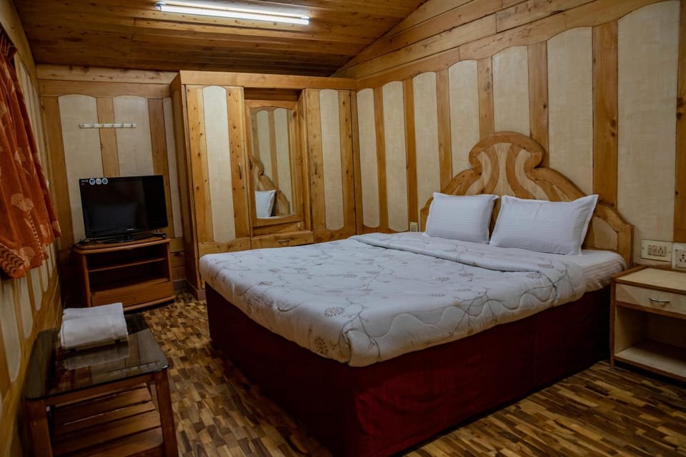 TV and multimedia, Photo of the whole room, Bedroom, wardrobe