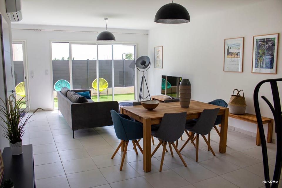 Communal lounge/ TV room, Dining area