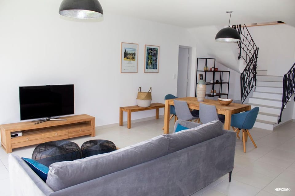 Communal lounge/ TV room, TV and multimedia, Living room