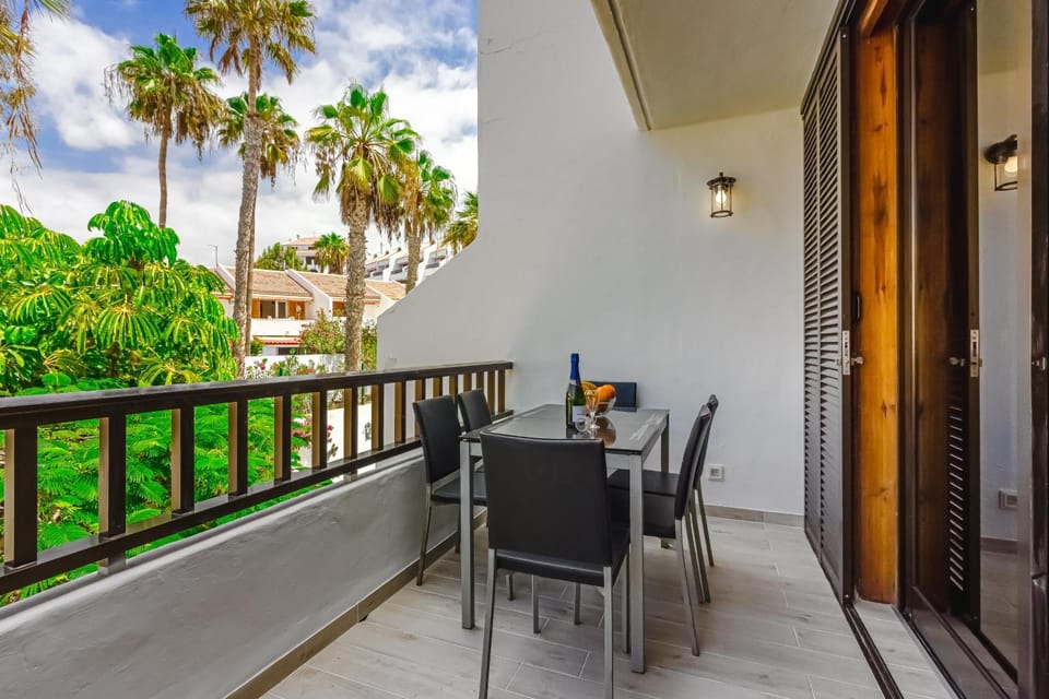 Patio, Day, Garden, View (from property/room), Balcony/Terrace, Living room, Dining area