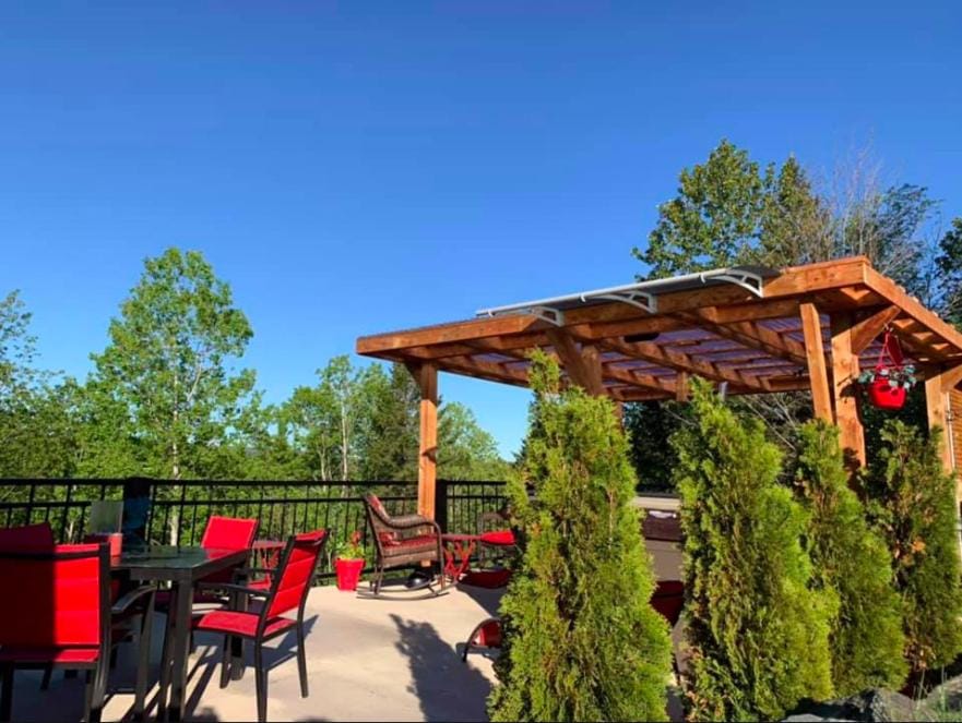 Patio, Activities, Garden, Hot Tub, Garden view, River view, Entertainment