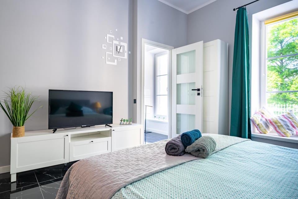 Bed, TV and multimedia