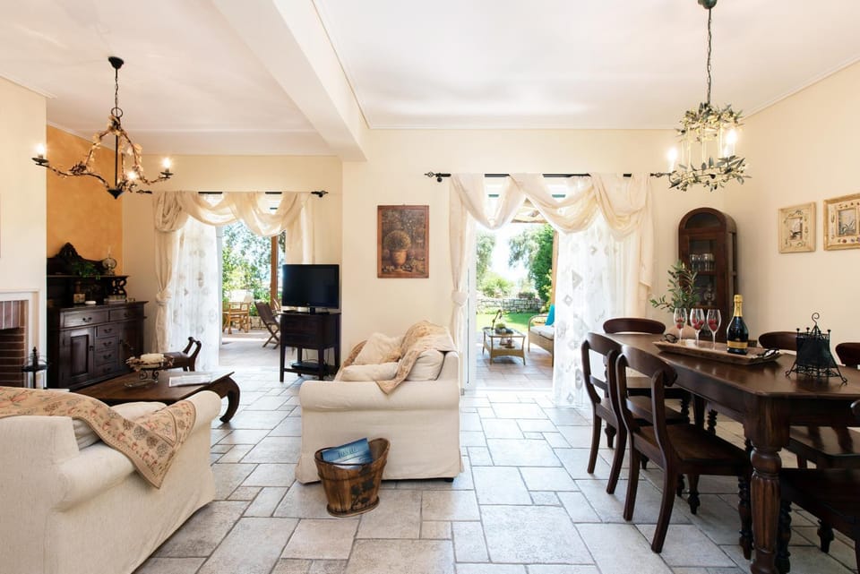 Living room, Seating area, Dining area