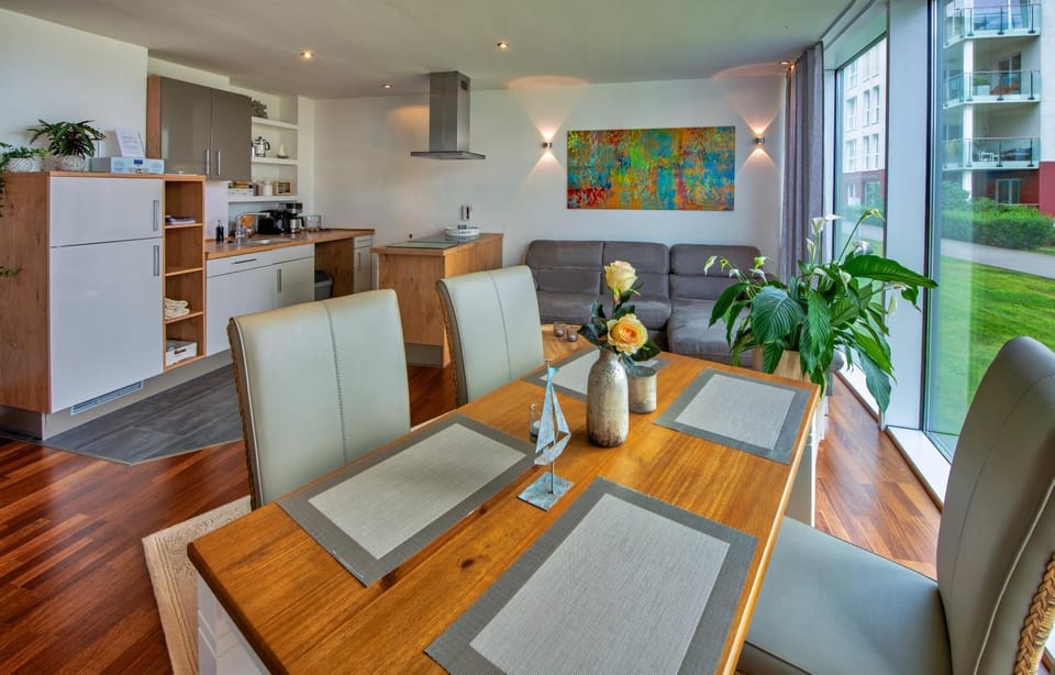 Kitchen or kitchenette, Living room, Seating area