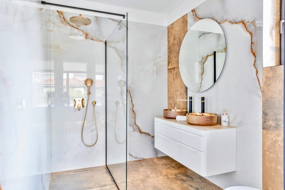 Shower, Toilet, Bathroom, hair dryier, internet, towels