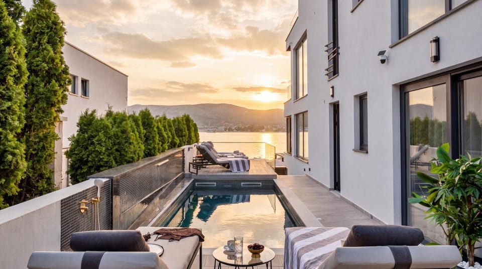 Property building, Patio, Day, Natural landscape, Seating area, Pool view, Swimming pool, sunbed
