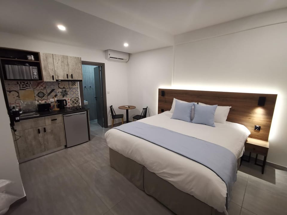Shalos Studios - Cozy Central Apartment in Ayia Napa