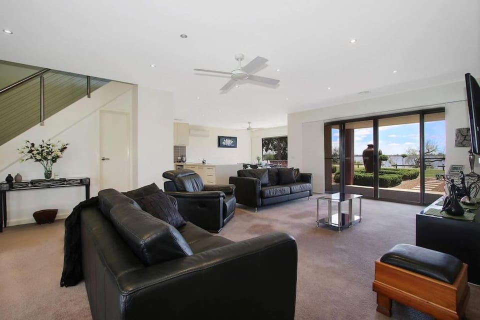 The Grand Holiday House House in Yarrawonga