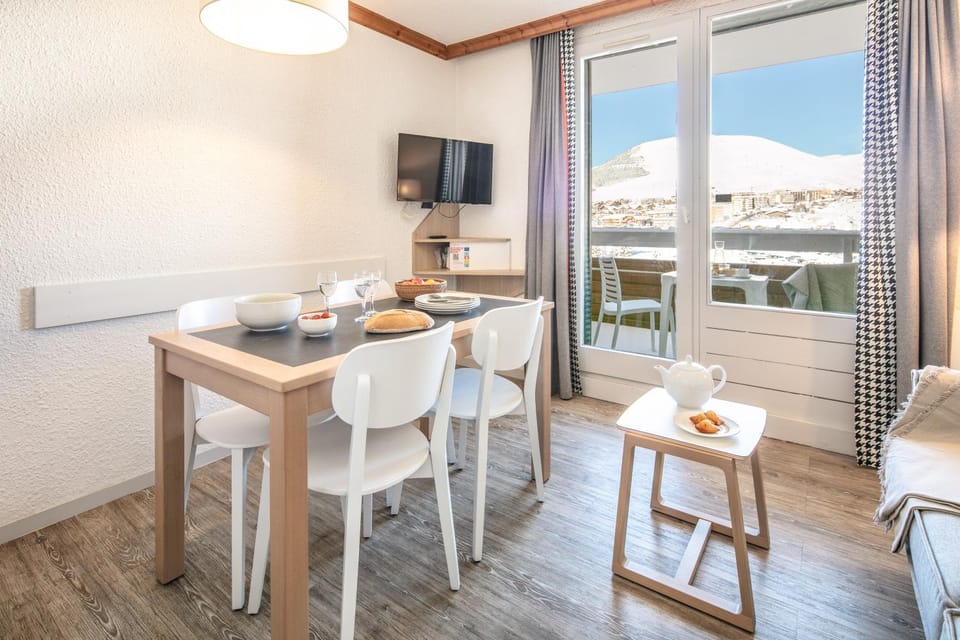 TV and multimedia, View (from property/room), Balcony/Terrace, Kitchen or kitchenette, Living room, Seating area, Dining area