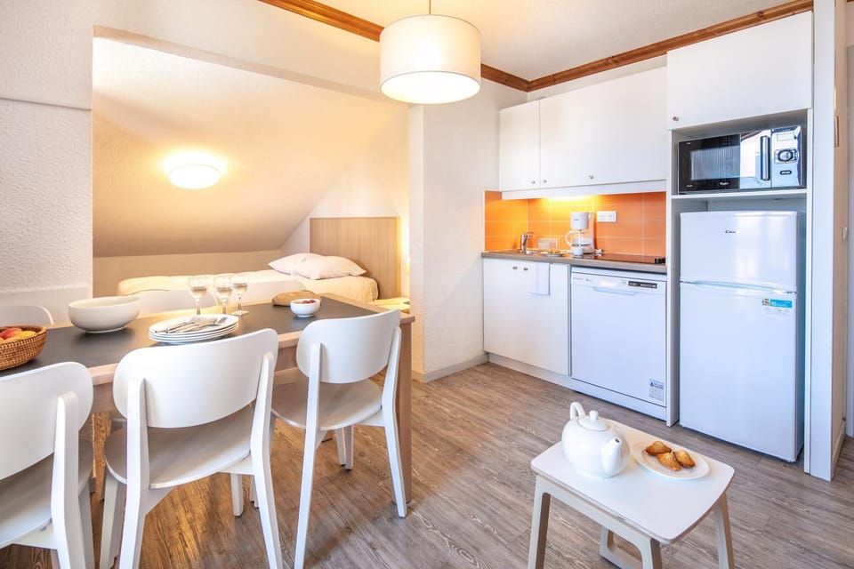 Kitchen or kitchenette, Food and drinks, Dining area, Food, minibar, pet friendly, stove
