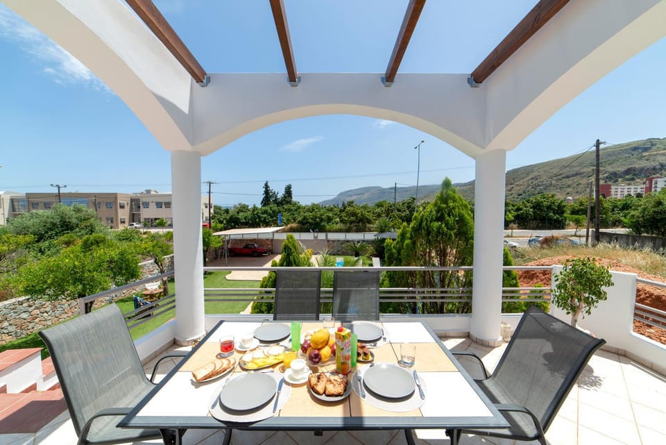 Patio, Day, View (from property/room), Balcony/Terrace, Mountain view