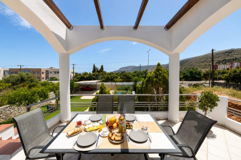 Patio, Day, Natural landscape, View (from property/room), Balcony/Terrace, Balcony/Terrace, Seating area, Dining area, Mountain view