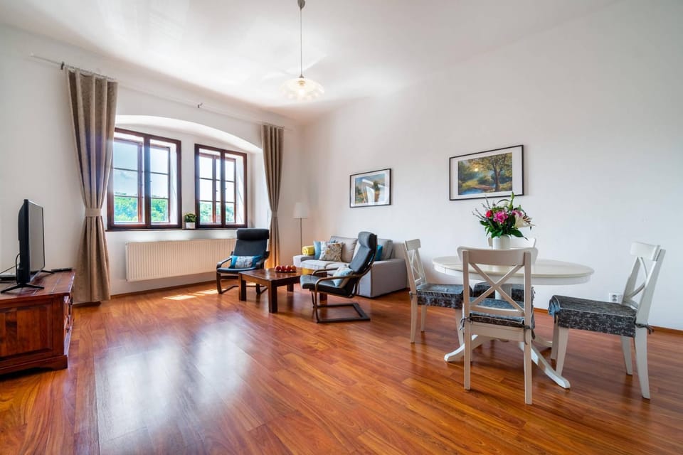TV and multimedia, View (from property/room), Living room, Dining area