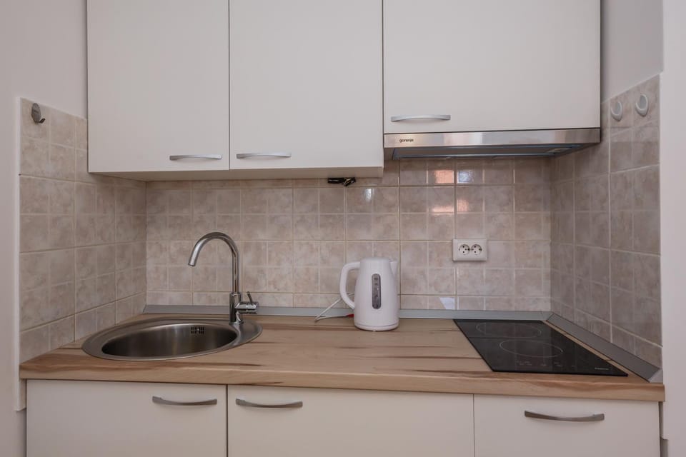 Kitchen or kitchenette, Communal kitchen