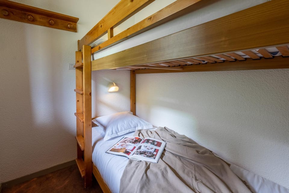 Bed, Photo of the whole room, Bedroom, bunk bed