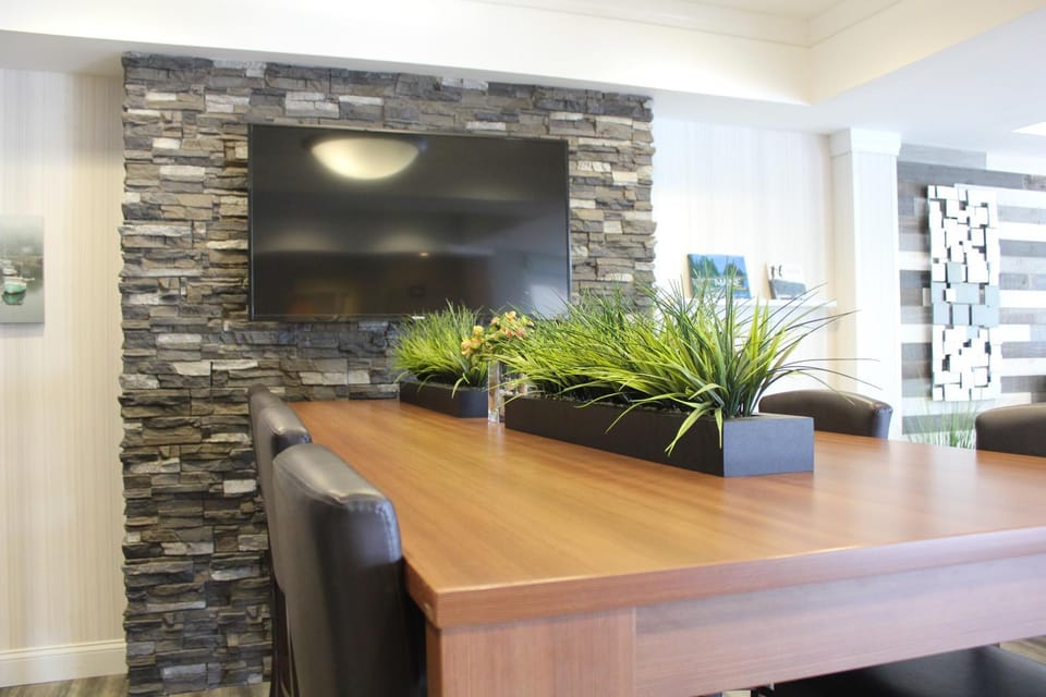 Communal lounge/ TV room