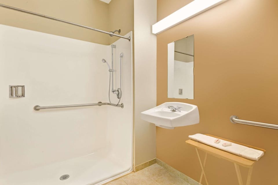 Bathroom, Photo of the whole room, On site