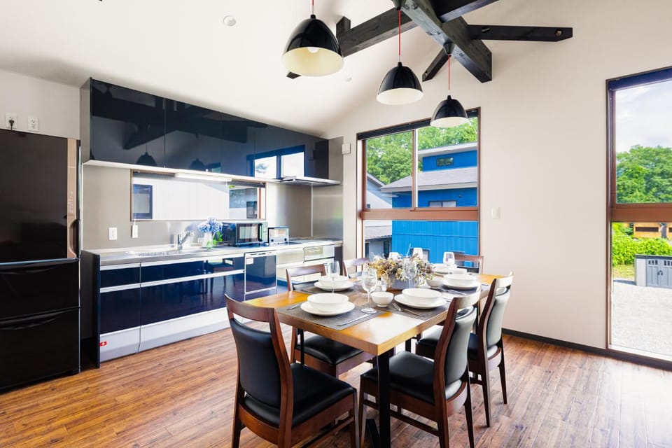 Dining area, kitchen