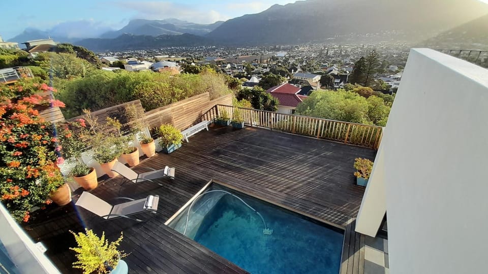 Bird's eye view, Pool view