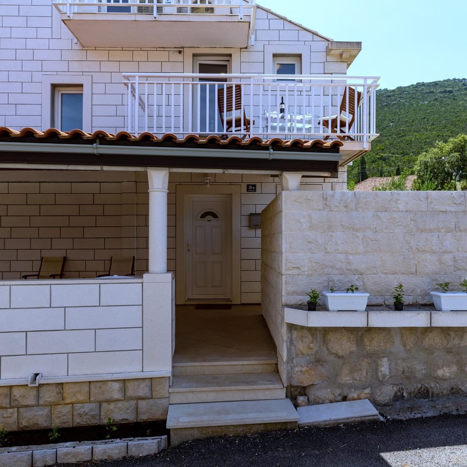 Property building, Facade/entrance