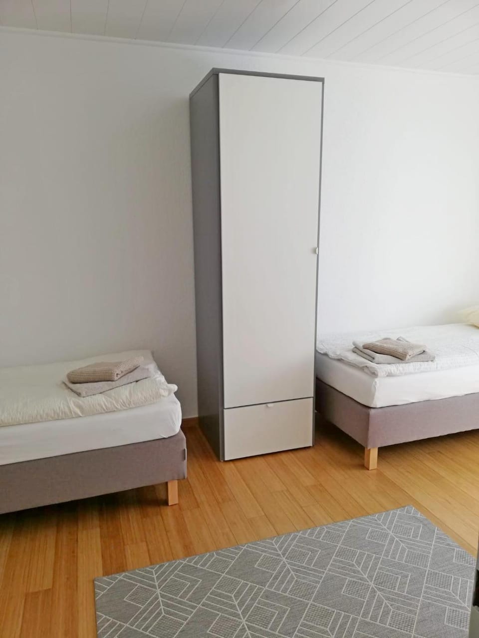 Bed, Photo of the whole room, towels, wardrobe