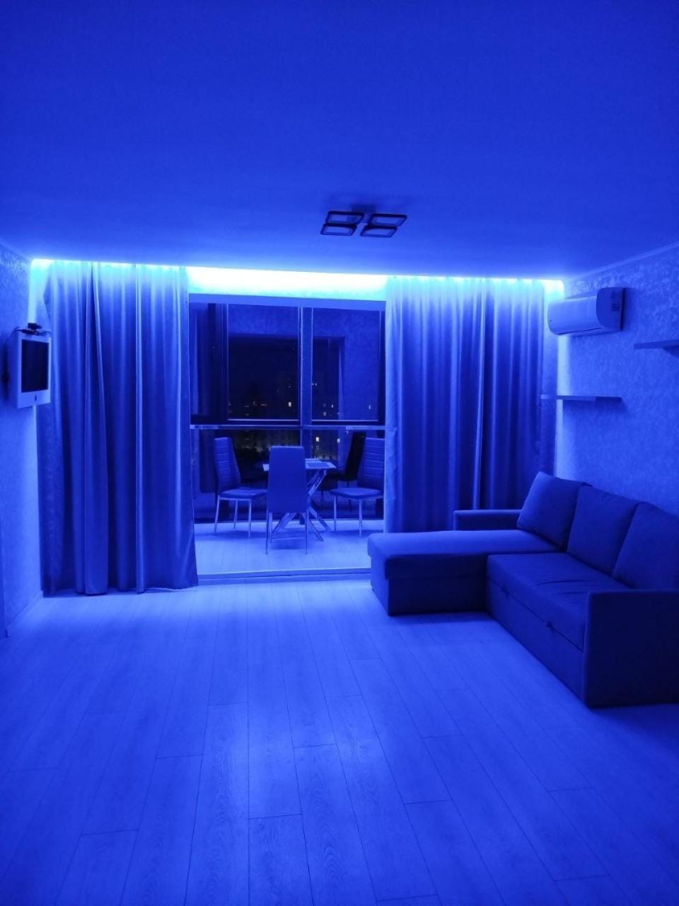 Balcony/Terrace, Photo of the whole room, Decorative detail, Decorative detail, furniture