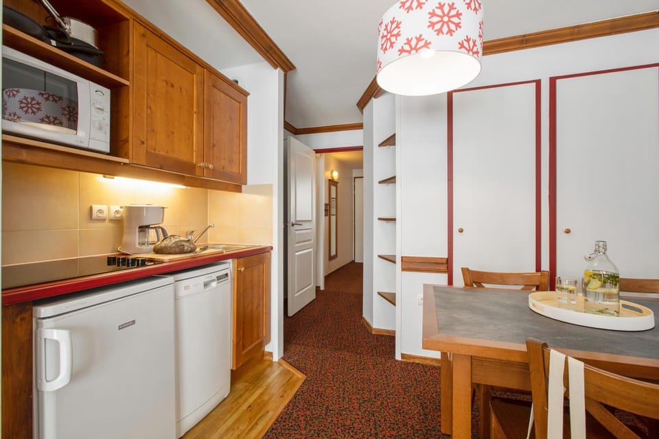Day, Kitchen or kitchenette, Dining area, dishwasher, minibar, oven, stove
