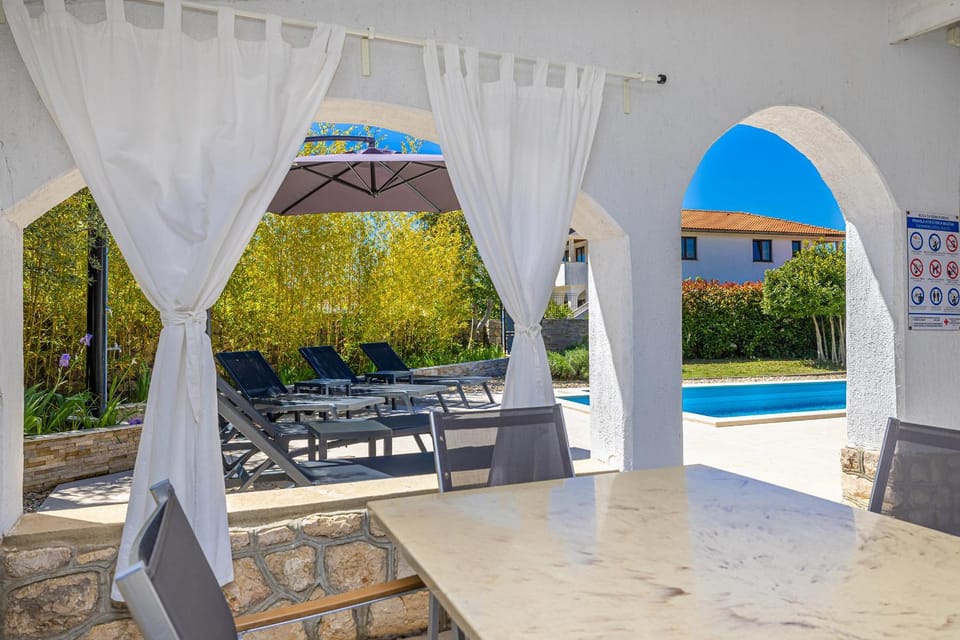 Seating area, sunbed