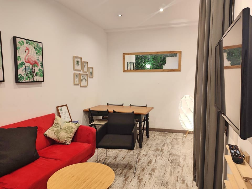 TV and multimedia, Living room, Seating area, Dining area