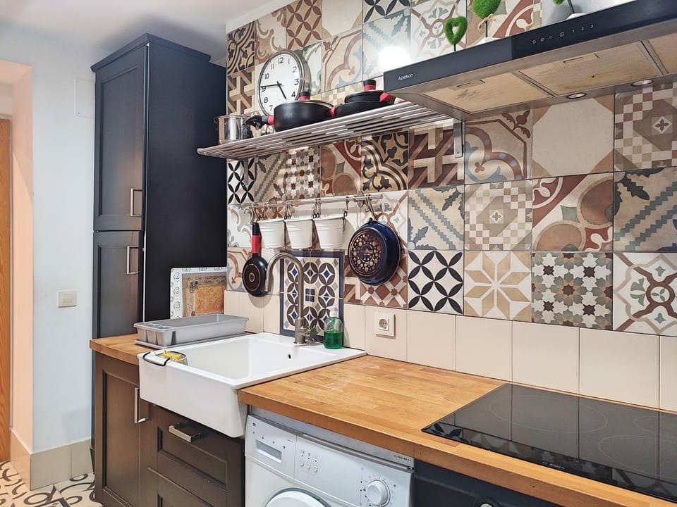 Kitchen or kitchenette, stove, washing machine
