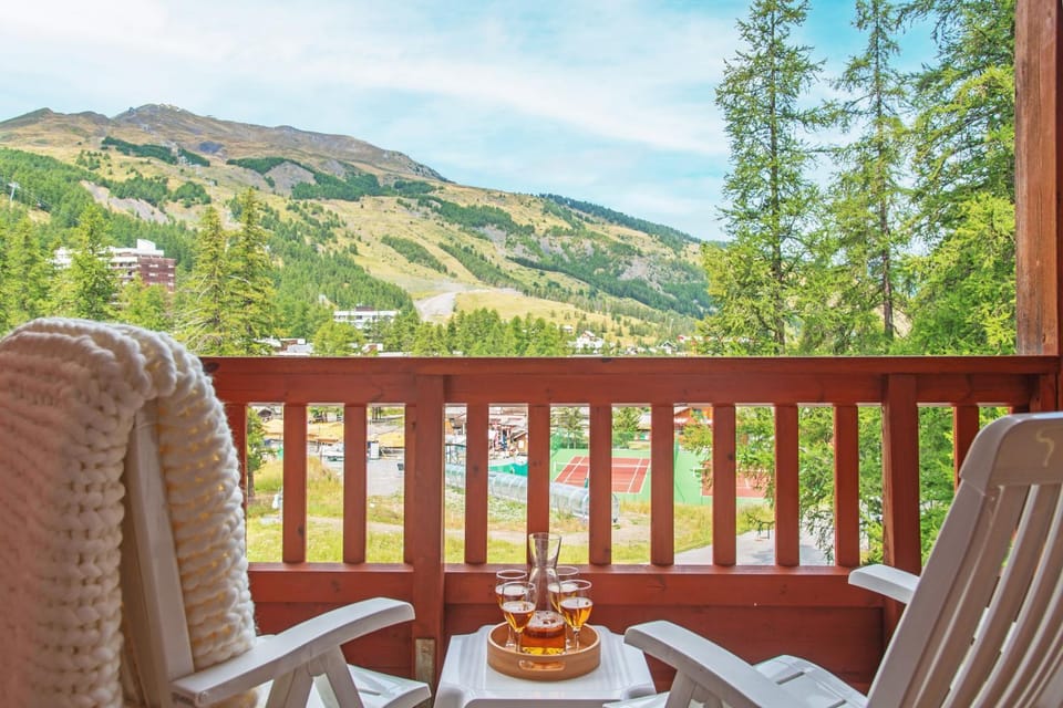 Patio, Spring, Day, Natural landscape, View (from property/room), Balcony/Terrace, Living room, Seating area, Dining area, Mountain view