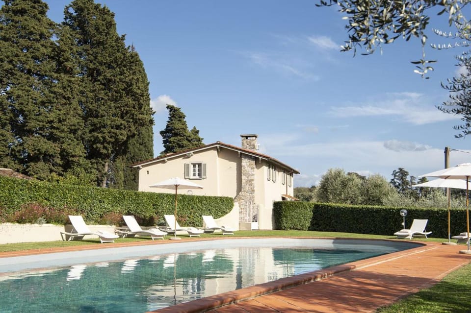 Property building, Swimming pool, Swimming pool