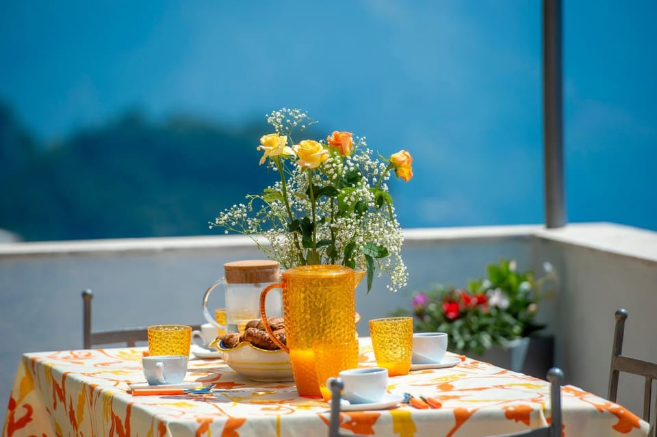 Restaurant/places to eat, Balcony/Terrace