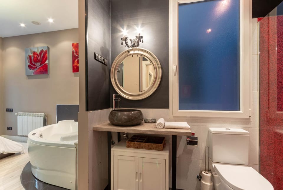 Shower, Bathroom, hair dryier, towels